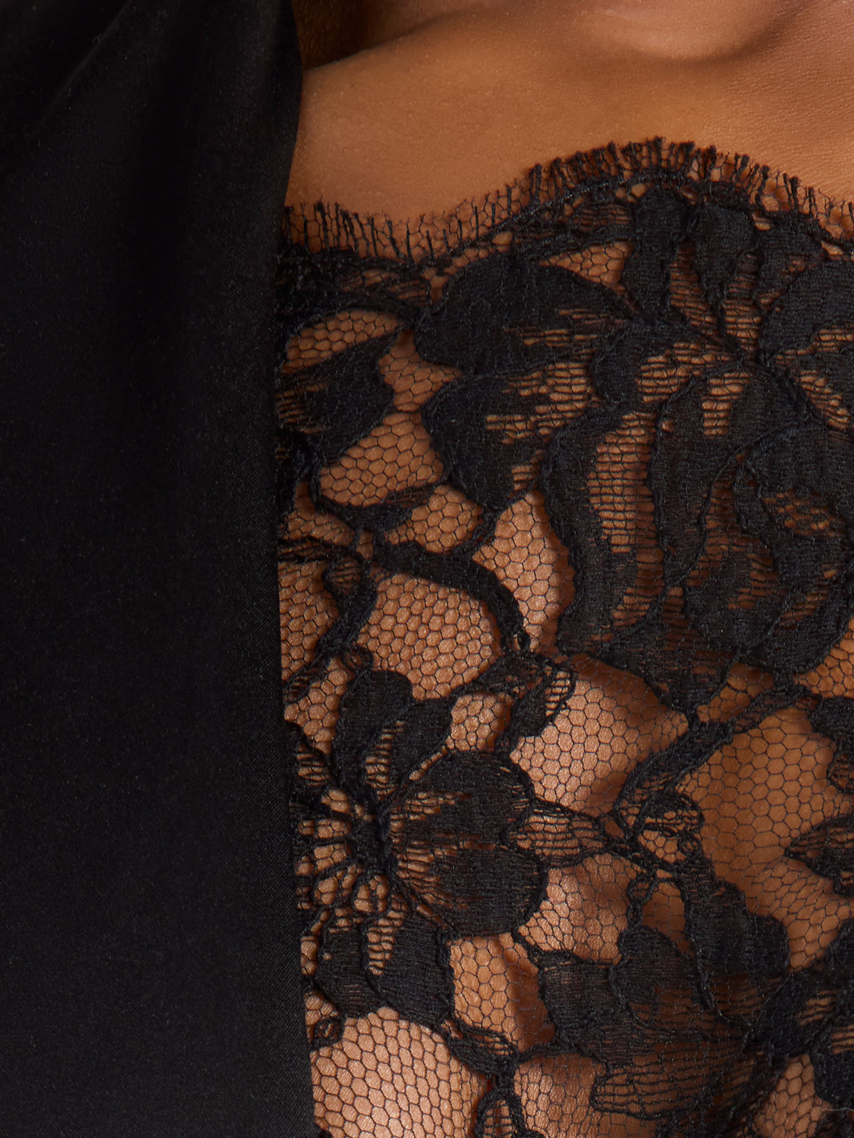 Aphrodite חזיית תחרה עם צווארון גבוה