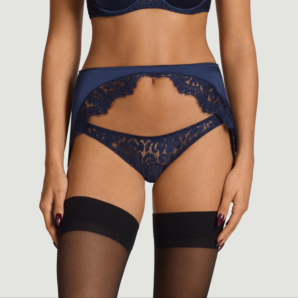 Tamara Open Suspender Knicker - front